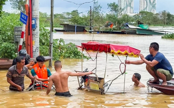 Thủ tướng ký công điện số 93: Tập trung ứng phó trước nguy cơ uy hiếp an toàn đê điều sông Hồng, sông Thái Bình