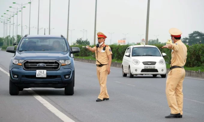 Đề xuất Bộ Công an tài xế bị phạt 30 – 40 triệu đồng, trừ điểm nếu đi ngược chiều, lùi xe trên cao tốc