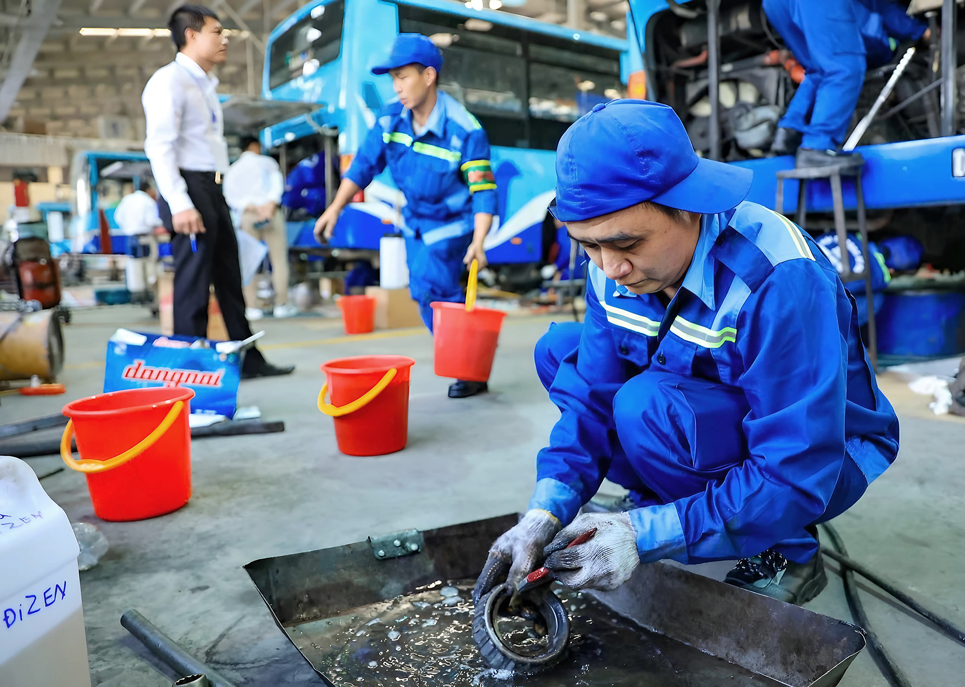 Người lao động tham gia bảo hiểm xã hội đủ 20 năm khi về hưu trước tuổi, mức lương thế nào?