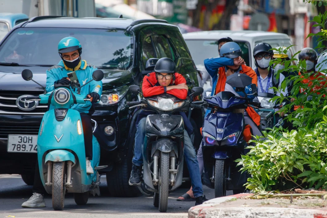 Hà Nội nghiên cứu hỗ trợ thu đổi 450.000 xe máy xăng: Đặt lợi ích người dân làm trọng tâm chuyển đổi xanh