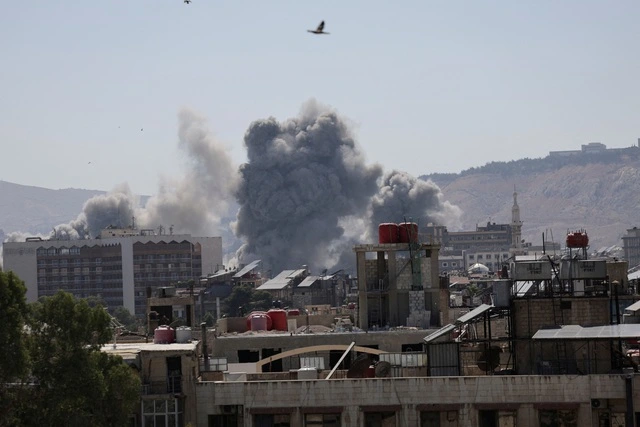 Chiến trường Syria rung chuyển: Israel không kích giữa lòng thủ đô Damascus