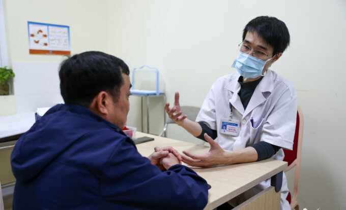 Người trên 70 tuổi sắp được khám bệnh tuyến trên không cần giấy chuyển viện?