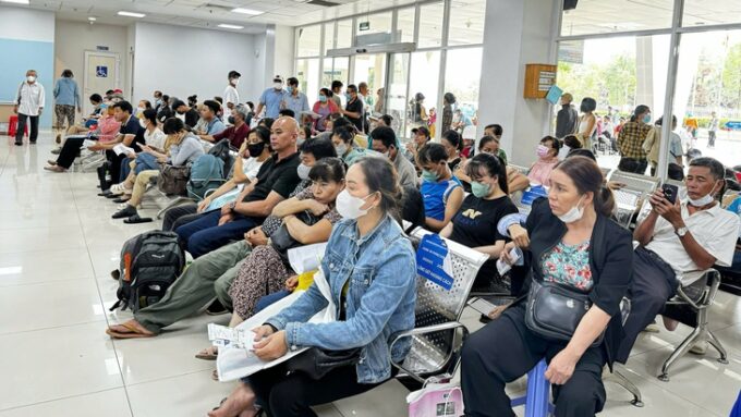 Nhiều bệnh viện TP.HCM gặp khó vì BHYT vượt dự toán chưa được thanh toán