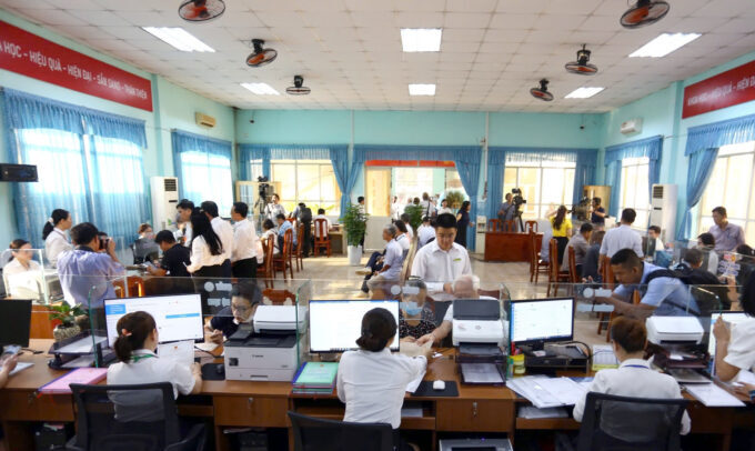 Cải cách hành chính: Bộ Nội vụ cử cán bộ được đào tạo kỹ lưỡng về các tỉnh, thành