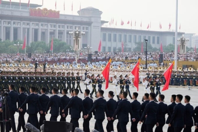 Trung Quốc duyệt binh quy mô lớn, lần đầu tiên lộ diện nhiều vũ khí mới